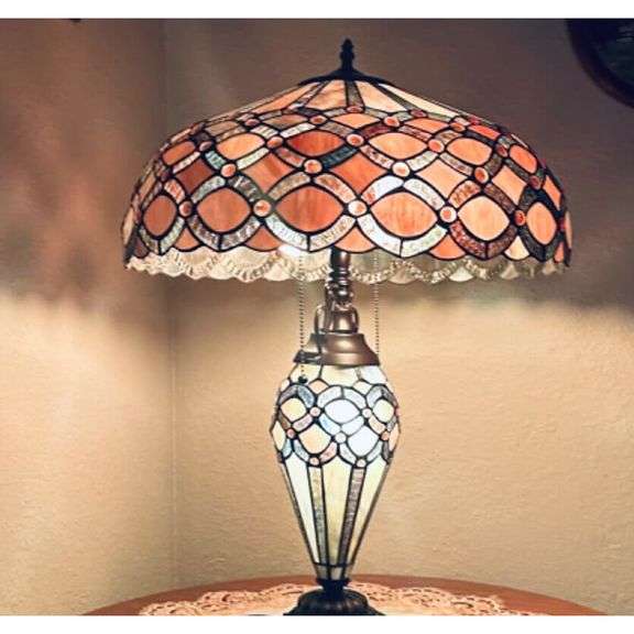 Tiffany-Style Handcrafted Art Glass Table Lamp