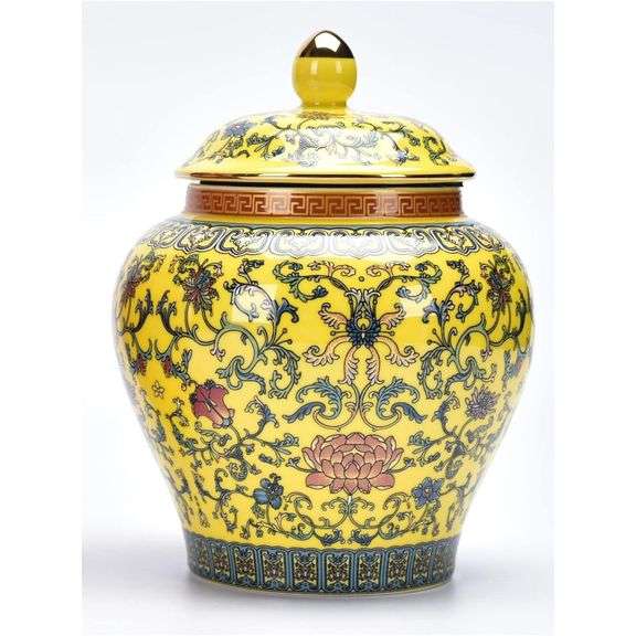 Chinese Imperial Enamel Porcelain Decorative Jar