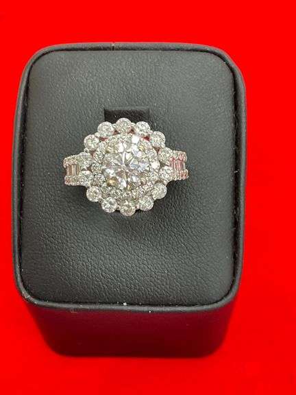 CERTIFIED BRAND NEW 18K WHITE GOLD DIAMOND ENGAGEMENT RING