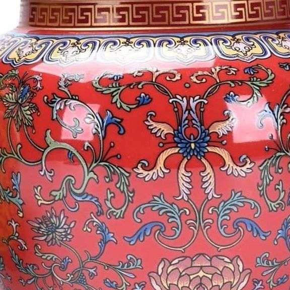 Red Chinese Imperial Enamel Porcelain Decorative Jar