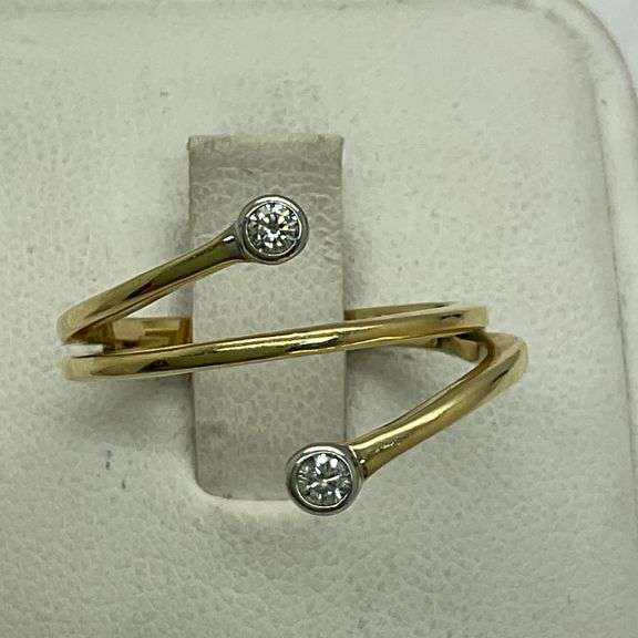 LADIES 14K GOLD AND DIAMOND RING