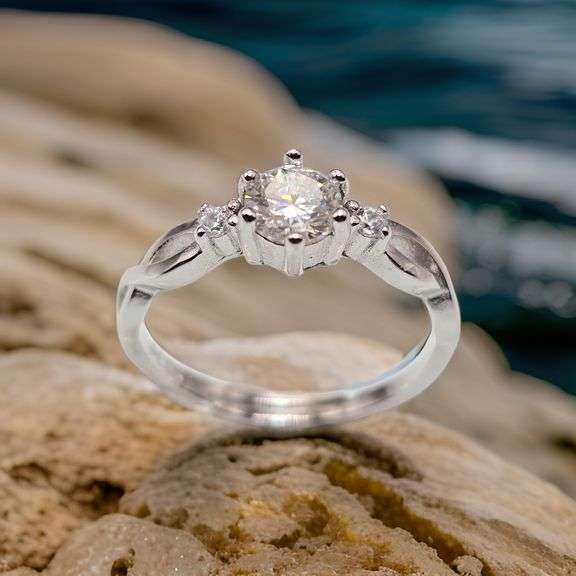 Dazzling White VVs1 E-F Lab Simulated Diamond Ring