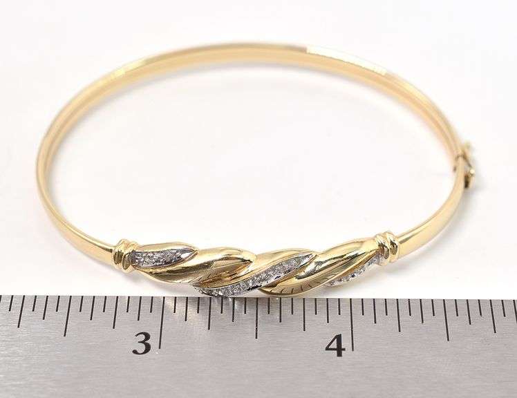 Ravishing 14K Yellow Gold Diamond Bangle Bracelet