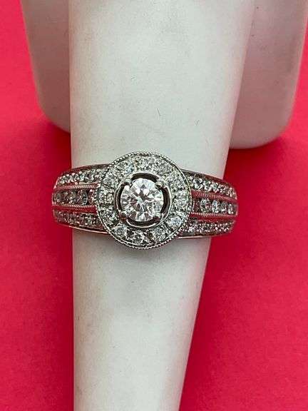 CERTIFIED 14K WHITE GOLD DIAMOND ENGAGEMENT RING. 1.00 CARAT