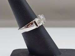 Sparkling 14 Kt White Gold Plate 4.15 Ct VVs1 F-G Simulated Diamond Ring