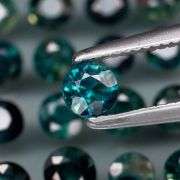 Natural 6.52ct blue Sapphire set with multiple hues