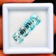 Brilliant flashing 4.27ct blue Zircon set!