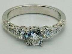 18K White Gold Round Brilliant Cut Diamond Ring