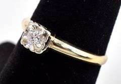 Sparkling 14K Yellow Gold Solitaire Diamond Ring