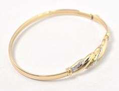 Ravishing 14K Yellow Gold Diamond Bangle Bracelet