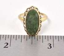 Wonderful 10K Yellow Gold Green Gemstone Ring