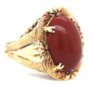 14kt Yellow gold oval Coral ring