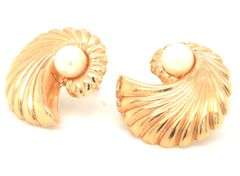14kt Yellow gold scallop pearl earrings