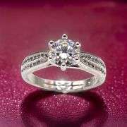 Sparkling Dazzling 1 Ct VVs1 White D-E Simulated Lab Diamond Ring