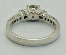 18K White Gold Round Brilliant Cut Diamond Ring