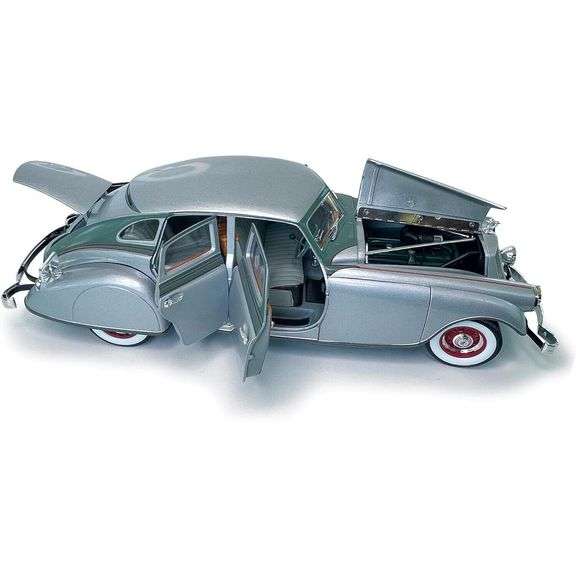 1933 Pierce-Arrow Die-Cast Metal Model Car