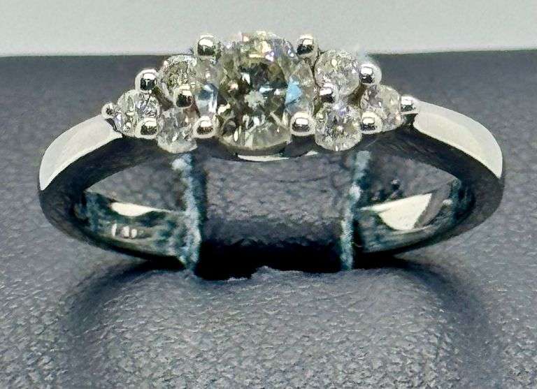14K White Gold Round Brilliant Cut Diamond Ring