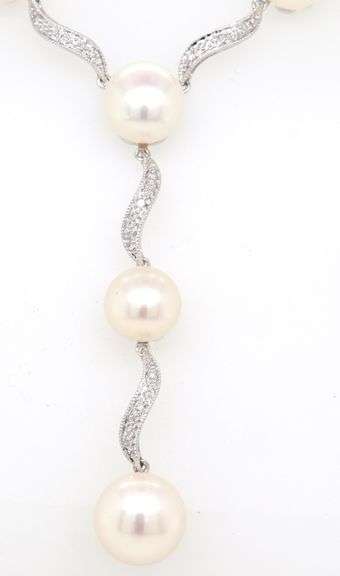 14kt White gold pearl and diamond necklace