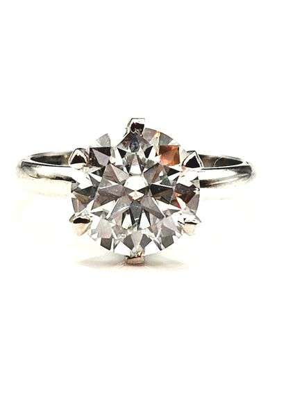Sparkling 3.65 Ct VVs1 White D-E Simulated Lab Diamond Ring