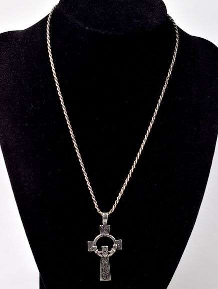 Cross Pendant Necklace in Sterling Silver