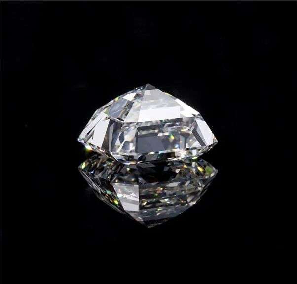 Huge 10.65 Ct Sparkling VVs1 E-F Lab Simulated Diamond Solitaire