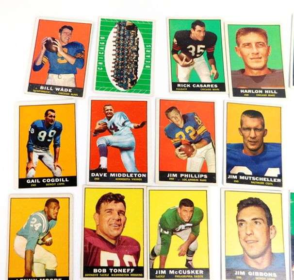 22 Topps 1961 Football Cards