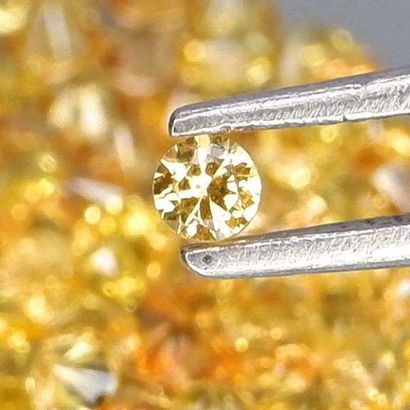 SUPERB!!! VS to eye clean 3.87ct canary yellow Sapphire set