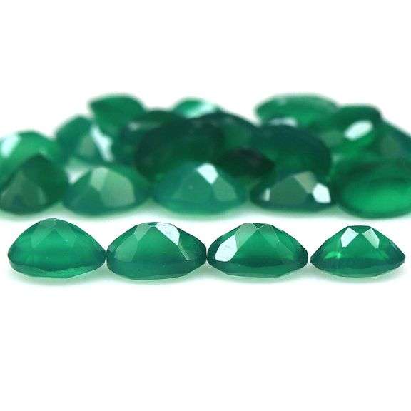 Stunning 10.15ct emerald green Botswana Agate set