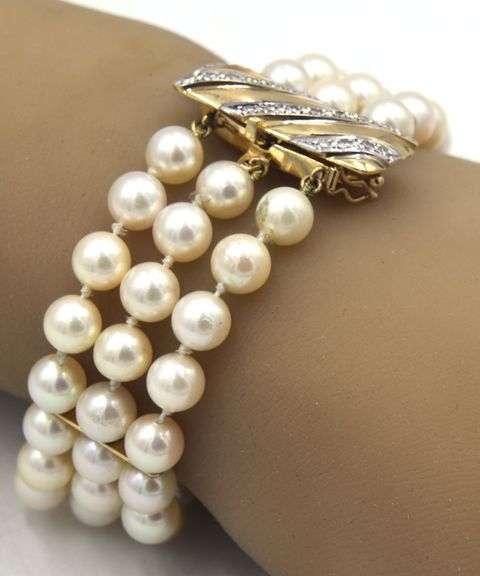 Triple row pearl diamond clasp bracelet in 14kt Yellow gold