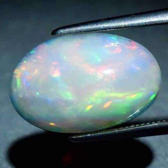 Gorgeous floral patterned 2.46ct white Opal