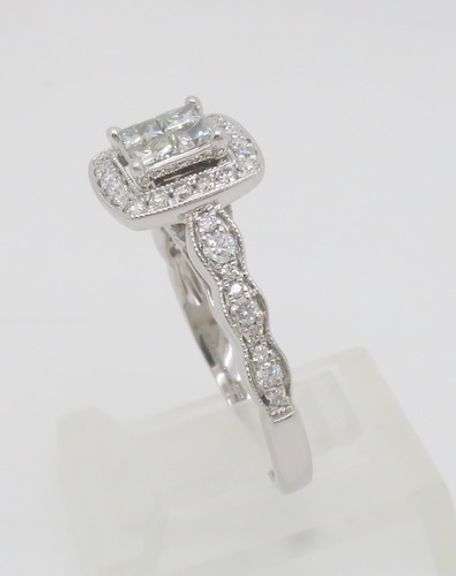 1.00CTW Diamond Ring made in 14k White Gold