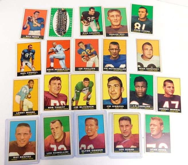 22 Topps 1961 Football Cards