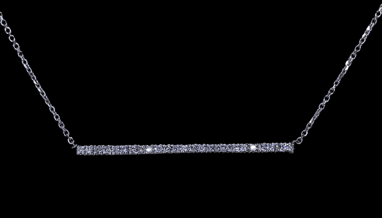 14K (585) White Gold - Natural VVS Diamond: Stunning Pendant With Chain