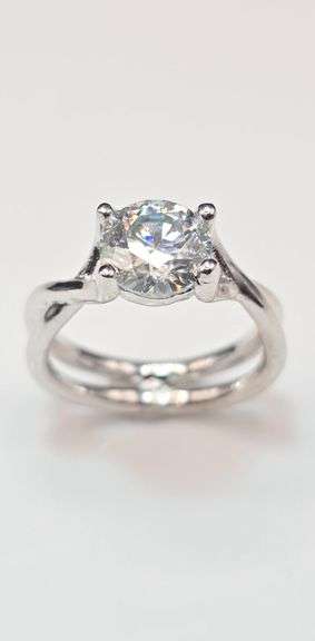 Sparkling 2.75 Ct VVs1 White D-E Simulated Lab Diamond Ring