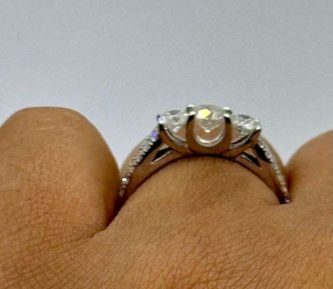 14K White Gold Round Brilliant Cut Diamond Ring