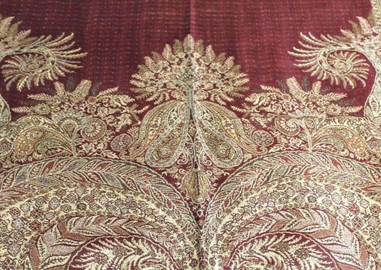 A Very Unique Design Lady's Scarf