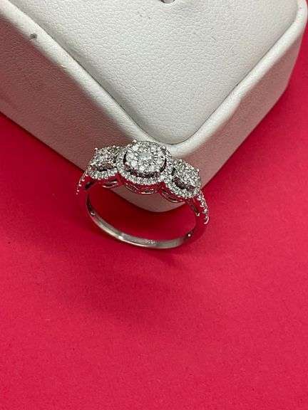 BRAND NEW CERTIFIED 14K WHITE GOLD DIAMOND RING. 1.35 CARAT