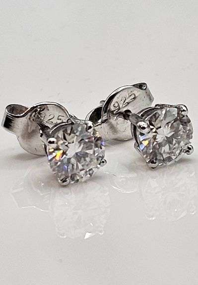 Sparkling 2.04 Ct VVs1 F-G Lab Simulated Diamond Earrings