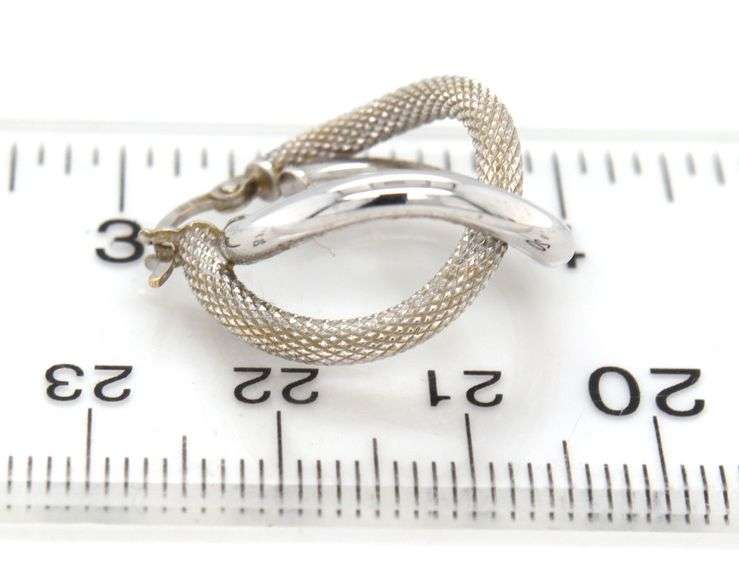 14kt White gold earrings