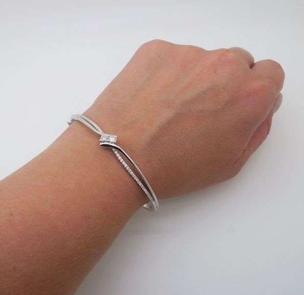 Diamond Bangle Bracelet crafted in White Gold