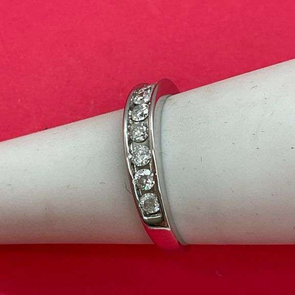 LADIES 14K WHITE GOLD DIAMOND BAND