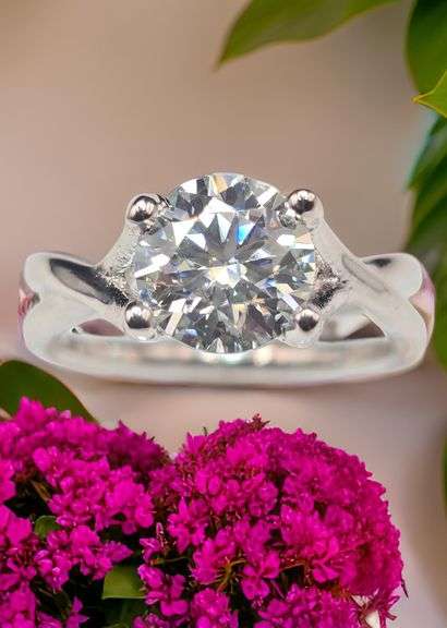 Ladies Sparkling 2.35 Ct VVs1 White E-F Simulated Lab Diamond Ring