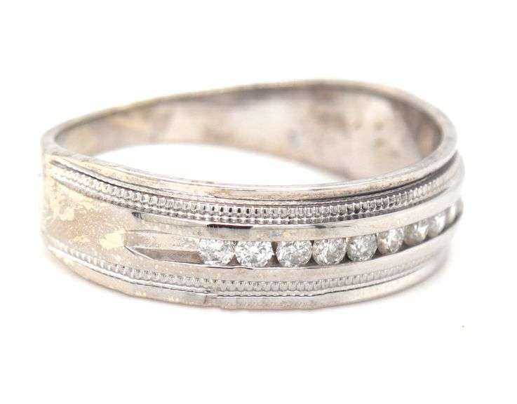 14kt White gold diamond Milgrain band