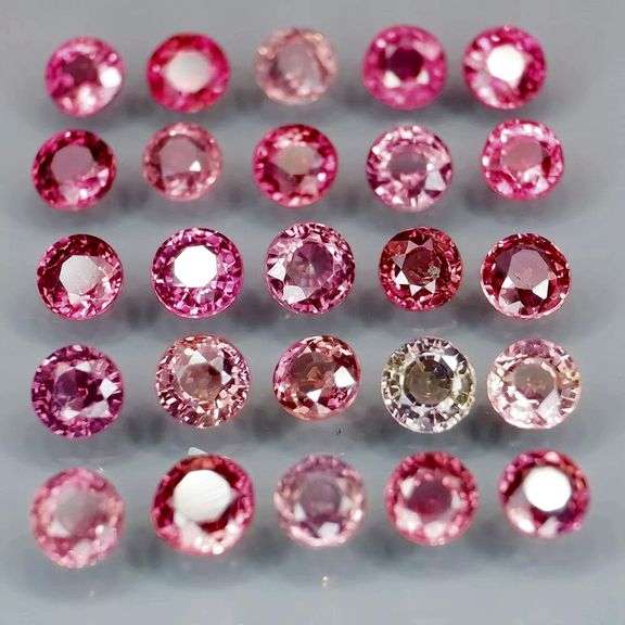 Very unique 3.89ct set of fancy colored Sapphires