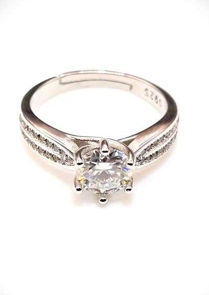 Sparkling Dazzling 1 Ct VVs1 White D-E Simulated Lab Diamond Ring