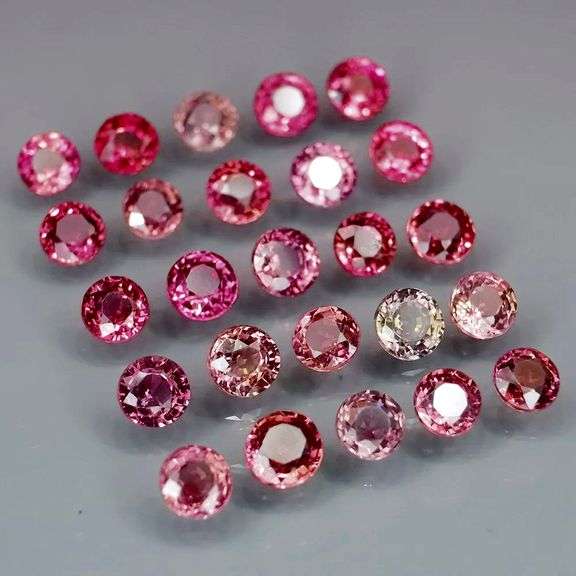 Very unique 3.89ct set of fancy colored Sapphires