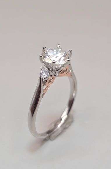 Ladies Sparkling 2 Ct VVs1 White E-F Simulated Lab Diamond Ring