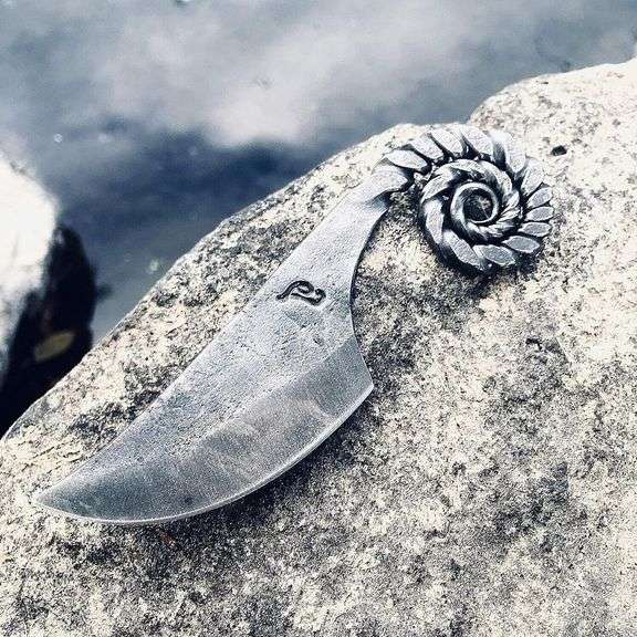 Hardened Hand-Forged Blade Knife with Genuine Leather Case