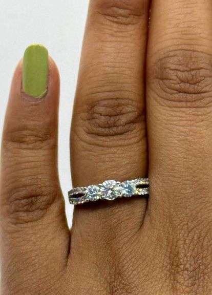 14K White Gold Round Brilliant Cut Diamond Ring