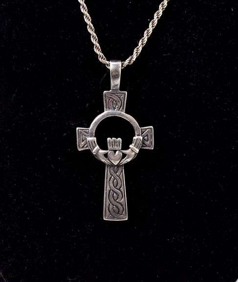 Cross Pendant Necklace in Sterling Silver